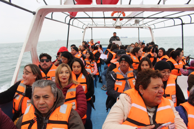 Más de 190 niños y adultos pasearon por la bahía con motivo del 129º aniversario del municipio