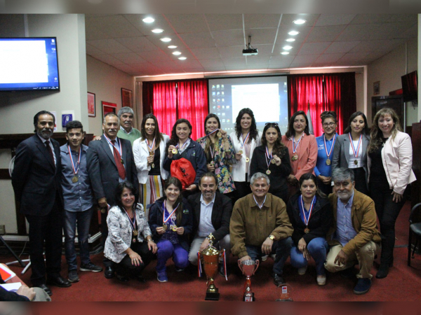 Equipo de fútbol femenino de la Municipalidad de San Antonio alzó la copa