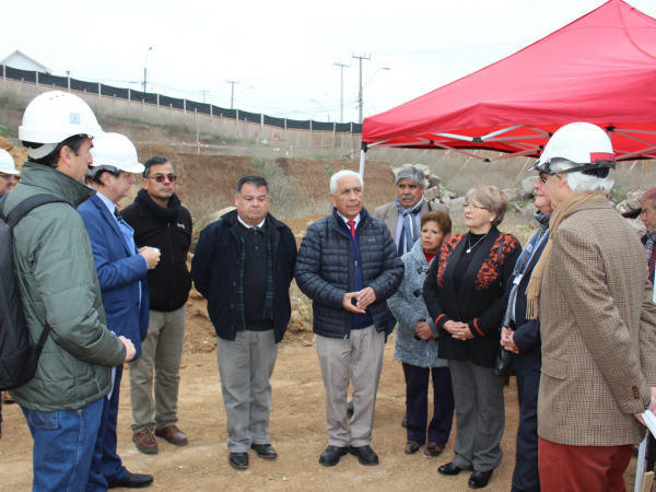 Entregan terreno a constructora para reiniciar obras del cesfam Néstor Fernández Thomas