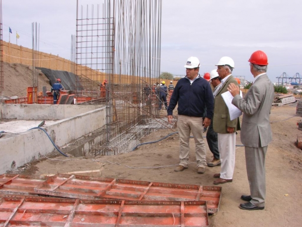 A toda maquina obras del Centro Cultural de San Antonio