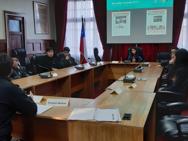 Alcaldía Juvenil de San Antonio debate sobre restricción horaria para niños, niñas y adolescentes