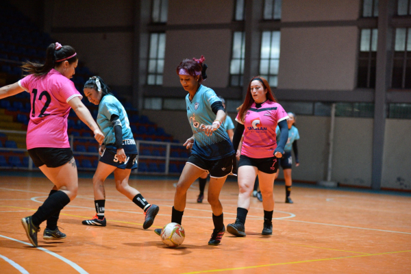 Con tres emocionantes compromisos comenzó la 3ra versión del Campeonato de baby fútbol femenino “Presentes y Visibles”