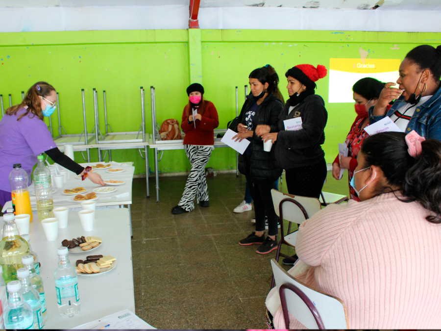 Madres en proceso de lactancia y embarazadas participaron en taller realizado por el CECOSF Tejas Verdes