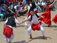 “Colores y Sonidos de mi tierra”: el panorama familiar cada domingo en la plaza de Llolleo