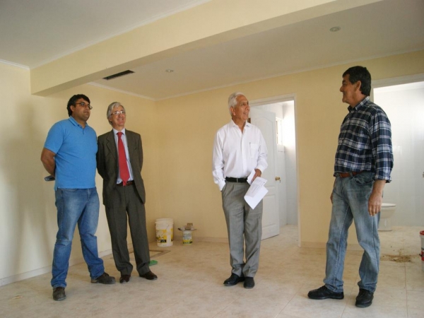 Reconstruyen sede tras terremoto del 27 F. Alcalde Omar Vera inspeccionó junto a vecinos de Los Nogales