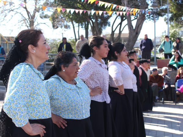 Con un esquinazo de cueca en el centro de la ciudad se vivi&oacute; el D&iacute;a del folclore en San Antonio
