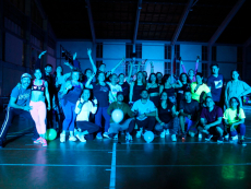 Música, baile y mucha alegría fueron la postal de la Fiesta Deportiva Nocturna en el ex Gimnasio Montemar