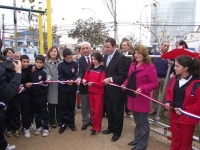 Alcalde y concejales inauguran máquinas de ejercicios en el bandejón central de Barrancas 