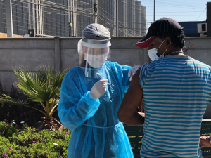 Personas en situación de calle se vacunan contra la influenza