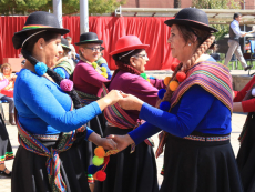 Colores y Sonidos de mi Tierra trajo danzas griegas a la plaza de Llolleo