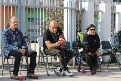 Equipo municipal de bochas adaptadas visitó a estudiantes de AIEP