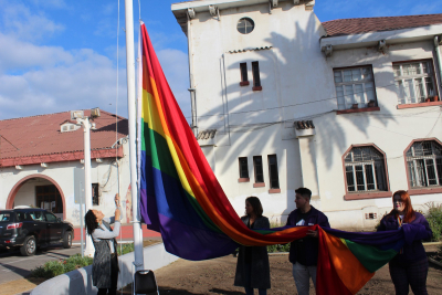 San Antonio iza bandera LGBTIQA+  sumándose a la Campaña Arcoíris a nivel nacional