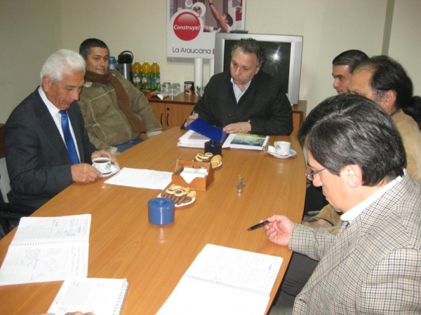Alcalde Omar Vera se reunió con ejecutivos de Coresa y trabajadores