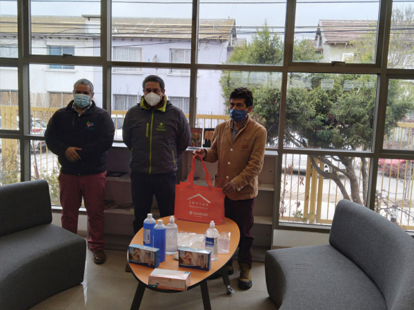 Biblioteca P&uacute;blica Municipal recibe term&oacute;metros infrarrojos y kit sanitario a dos semanas de su reapertura gradual al p&uacute;blico