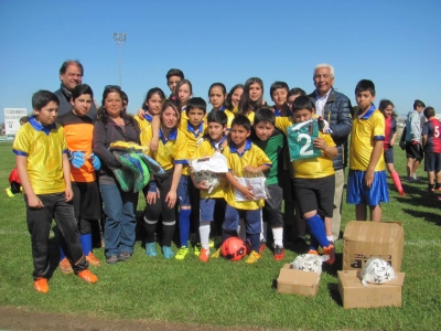 Municipio sanantonino entrega importante aporte a escuelas de f&uacute;tbol
