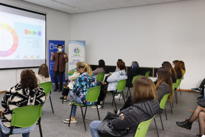 Emprendedores y emprendedoras de la comuna participan en taller de fotograf&iacute;a digital para potenciar su trabajo