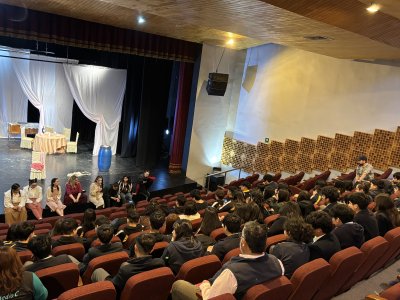 Estudiantes disfrutaron la obra “Nosotras” en el Centro Cultural San Antonio