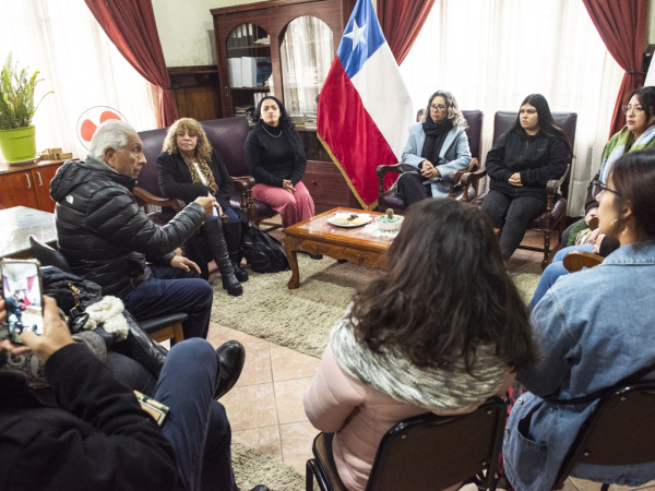 Estudiantes del CFT Estatal sede San Antonio se reunieron con el alcalde