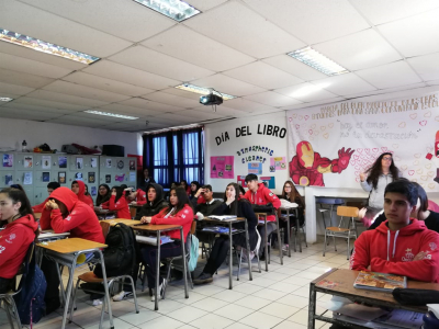 Estudiantes se informan sobre becas de educaci&oacute;n superior