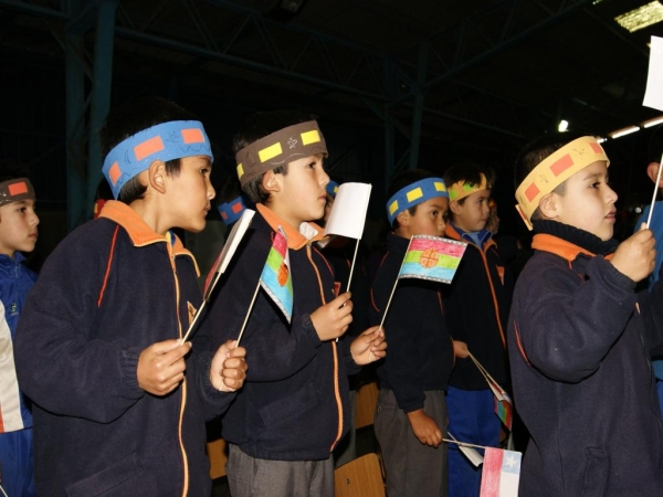 Ni&ntilde;os y ni&ntilde;as de la escuela Padre Andr&eacute; Coindre celebraron la llegada del a&ntilde;o nuevo Mapuche