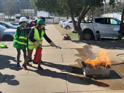 Alumnos de Aguas Buenas aprenden c&oacute;mo ayudar y reaccionar ante cualquier emergencia